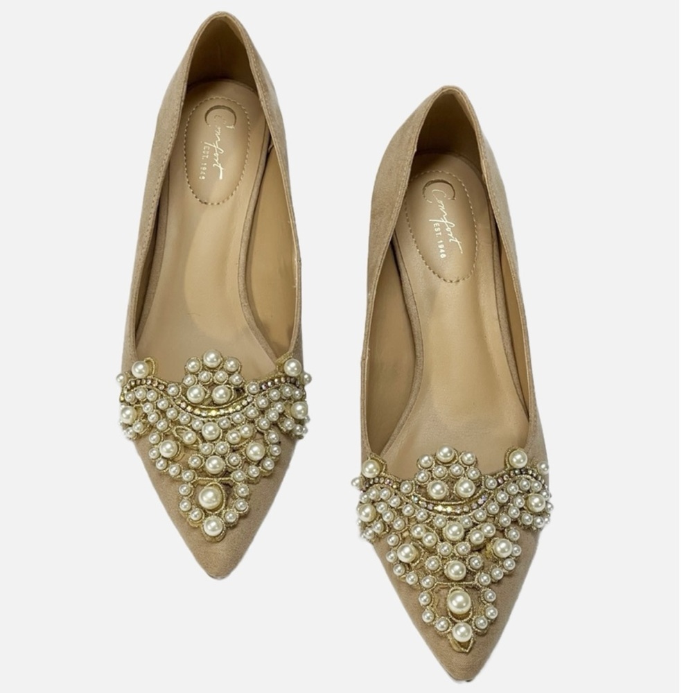 New C est 1946 Beige Vegan Suede Pearl Kitten Heels Womens Size 7 Formal